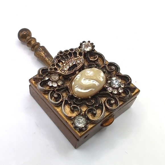 Vintage Handled Gold Tone Snuff / Pill Box with Rhinestones & Faux Pearl on Lid - Picture 11 of 12